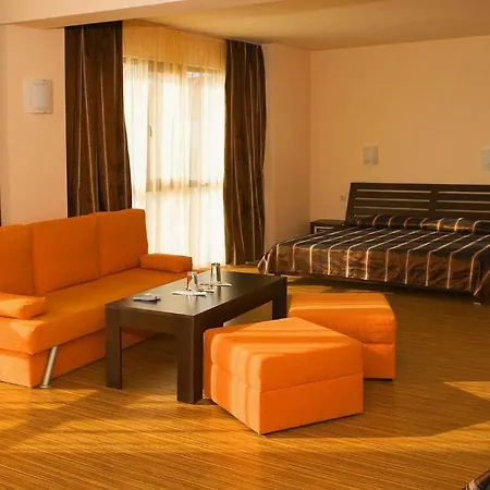 Hotel At The American's 3*