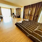 Otel The American