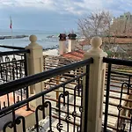 Otel The American Ahyolu