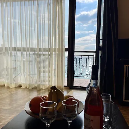 At The American's 호텔 3*