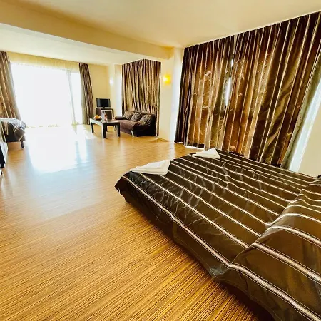 호텔 At The American's