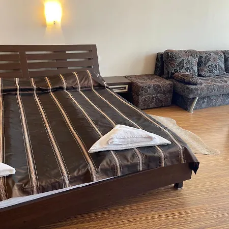 호텔 At The American's 포마리