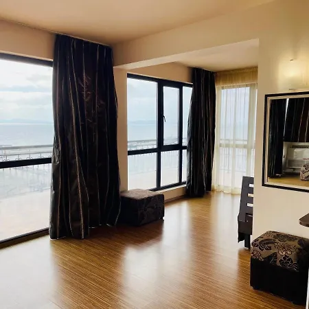 At The American's 호텔 3*