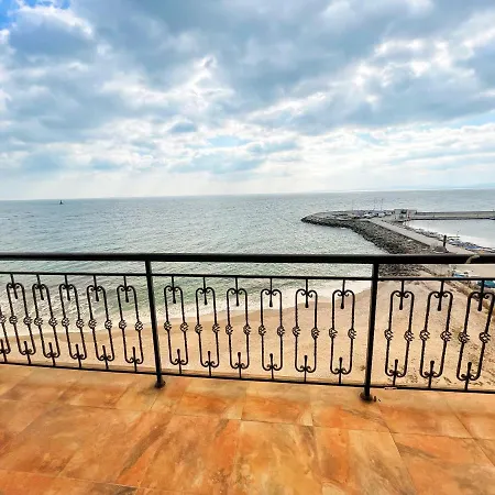 호텔 At The American's