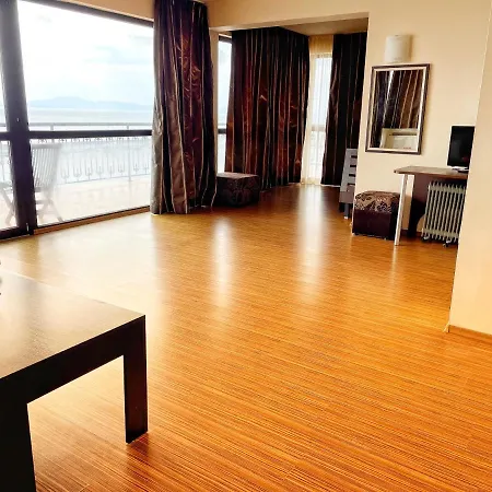 호텔 At The American's 포마리