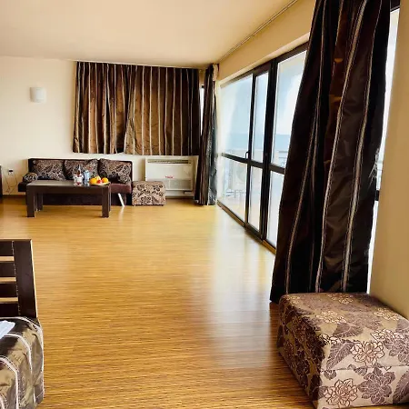 At The American's 포마리