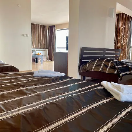 At The American's Hotel 3*