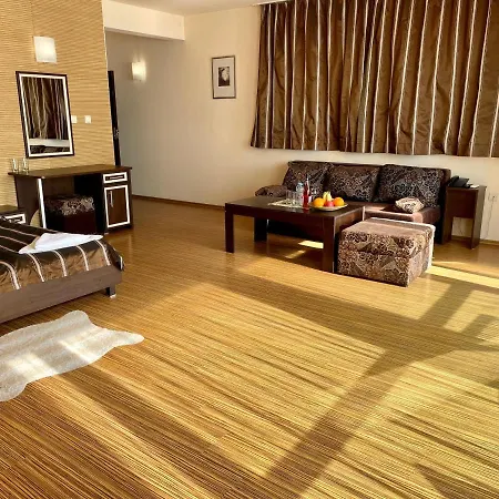 호텔 At The American's 3*