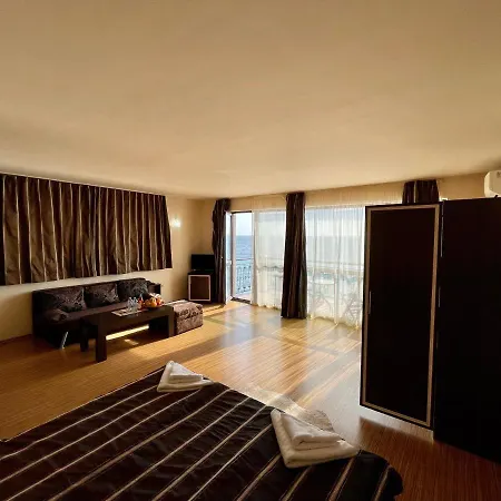 At The American's 포마리