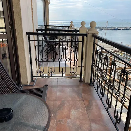 At The American's 호텔 3*