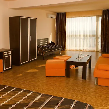 At The American's 포마리