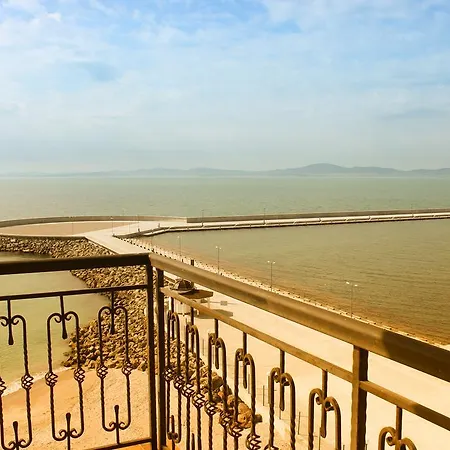 호텔 At The American's 3*